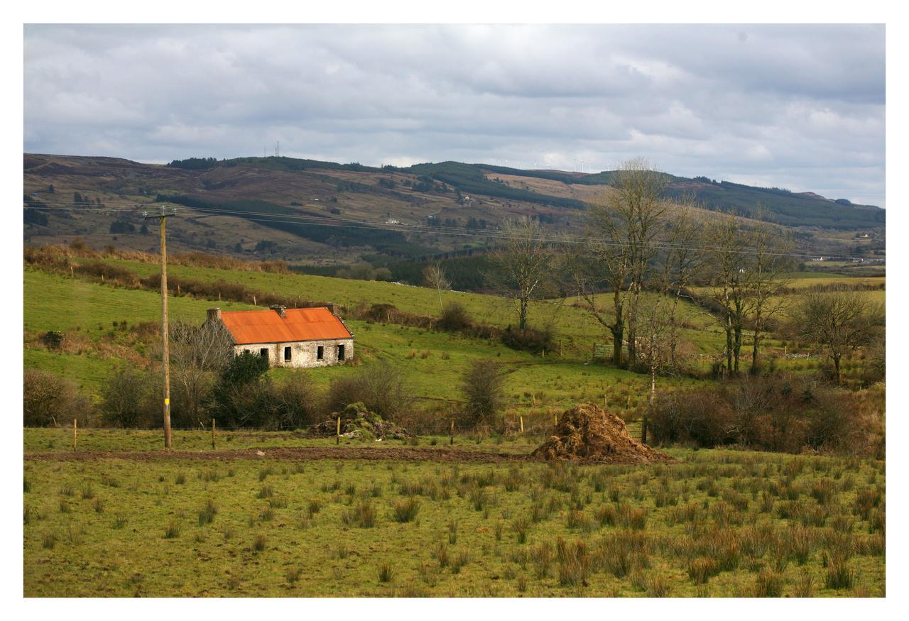 Ash Lodge Moytirra Exterior photo